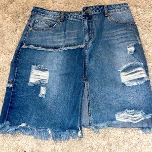 Edgy American eagle ripped jean skirt